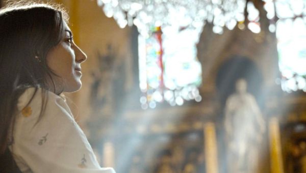 « Si tu es quelqu’un, je veux te rencontrer » : le parcours incroyable de Zoé Müller, intervenante dans le film Sacré-Cœur