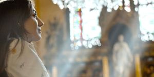 “Si tu es quelqu’un, je veux te rencontrer” : Zoé, témoin dans le film Sacré-Cœur, se confie