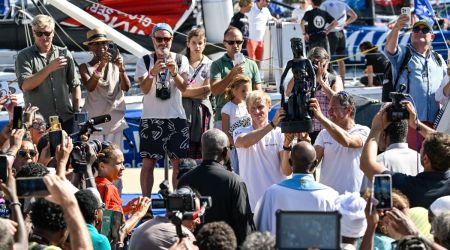 Transat Café L’Or : après deux semaines balancée par les flots, la Vierge Noire est arrivée à bon port