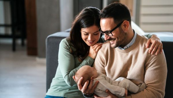 Corner Item Image - Mieux payé, plus long, partagé… Le nouveau congé de naissance approuvé par l’Assemblée