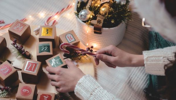 Créer un calendrier de l’Avent sur mesure, un geste d’amour