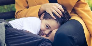 Votre enfant est-il timide, réservé ou introverti ?