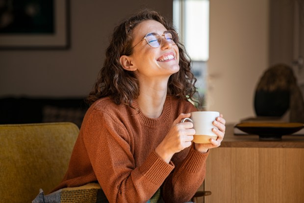 femme-souriante-automne-shutterstock