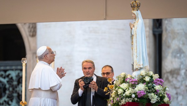 Corner Item Image - Le photographe du Pape tire sa révérence dans la discrétion