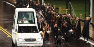[REPORTAGE] Chevaux, danses, spectacles… Les Libanais fêtent Léon XIV sous la pluie