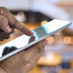 La tablette est-elle un objet liturgique ?