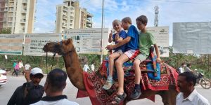 En Inde, Thérèse, Étienne et leurs six enfants se mettent au service des plus pauvres