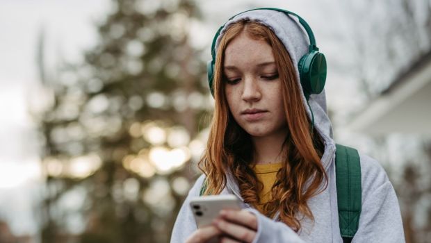 ADOLESCENT-RESEAUX-SOCIAUX-AUSTRALIE