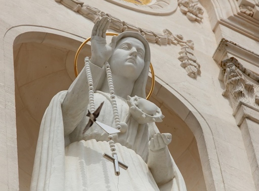 Image of our Lady of Fátima at the Fátima Sanctuary, final destination of the Tagus Route