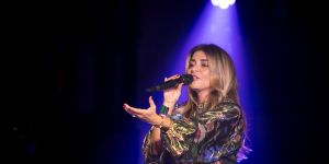 Julie Zenatti : “Quand j’entre dans une église, je ne me sens jamais seule”