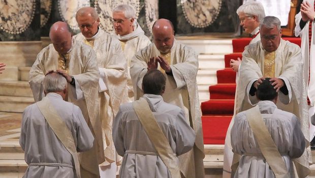 Pourquoi tant de prêtres anglicans rejoignent les rangs de l’Eglise catholique