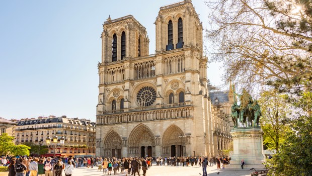 NOTRE-DAME-DE-PARIS