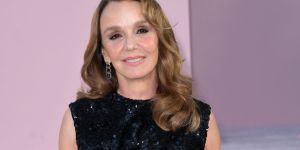 Cette star d'”Emily in Paris” est passionnée par la Vierge Marie