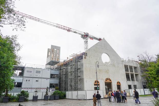 Pose-charpente-eglise-sainte-bathilde-21-07-2025-mgr-nahmias