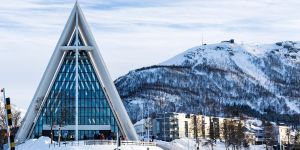 À Tromsø, cette cathédrale veille au-delà du Cercle polaire