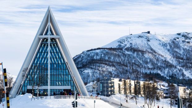 TROMSO-CATHEDRALE-NORVEGE-SHUTTERSTOCK