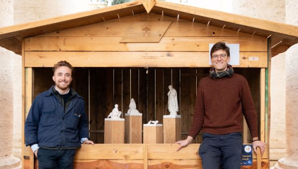 À Rome, deux jeunes sculpteurs français exposent leur crèche à l’ombre du Bernin