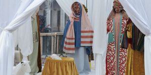 À Bruxelles, la crèche qui contredit la centralité du visage dans la foi chrétienne