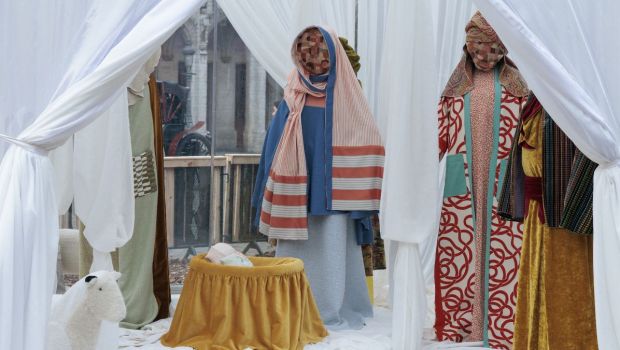 À Bruxelles, la crèche qui contredit la centralité du visage dans la foi chrétienne