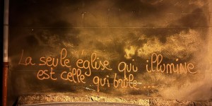 Marseille : des tags antichrétiens découverts sur l’église des Chartreux