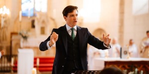 Huit chefs de chœur qui donnent un souffle nouveau à la liturgie