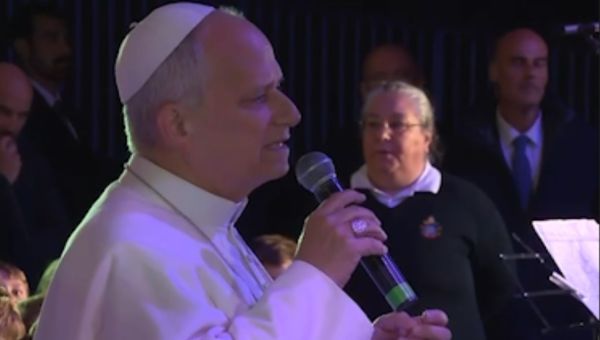 Léon XIV assiste au concert de Noël des élèves de l’école Paul VI de Castel Gandolfo