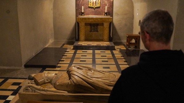 statue-dom-gueranger-crypte-solesmes-afp