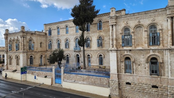 Corner Item Image - L’hôpital Saint-Louis, 170 ans de soins et d’humanité au pied des remparts de Jérusalem