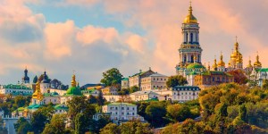 Un monastère orthodoxe classé à l’Unesco endommagé par des frappes russes à Kiev