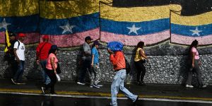 Un mélange d’espoir et d’incertitude plane dans les rues du Venezuela
