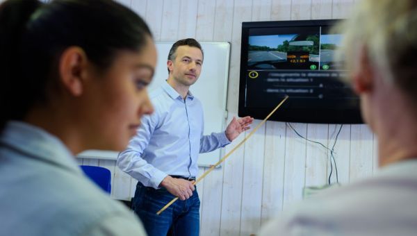 Préparer son code : en ligne ou avec une auto -école ?