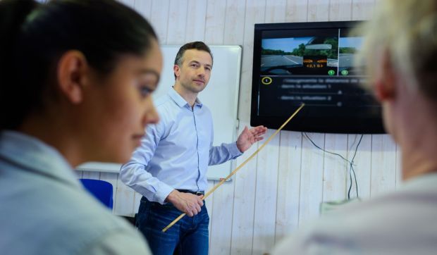 Corner Hero Image - Préparer son code : en ligne ou avec une auto-école ?