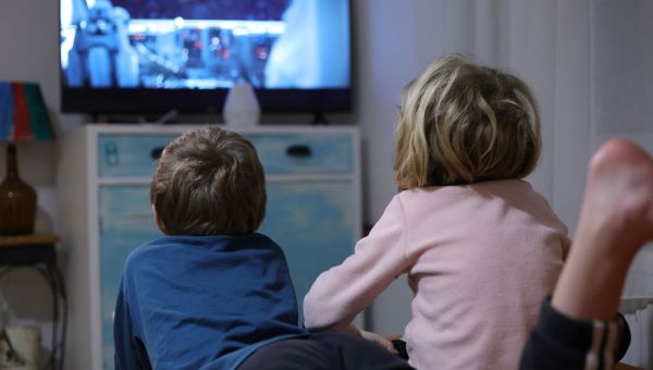 Corner Item Image - À quel âge faire regarder les informations aux enfants ?