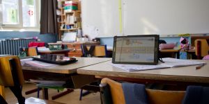 Des familles et enseignants tentent de s’affranchir des outils numériques