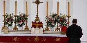 Qu’est-ce qu’une excommunication “latae sententiae” ?
