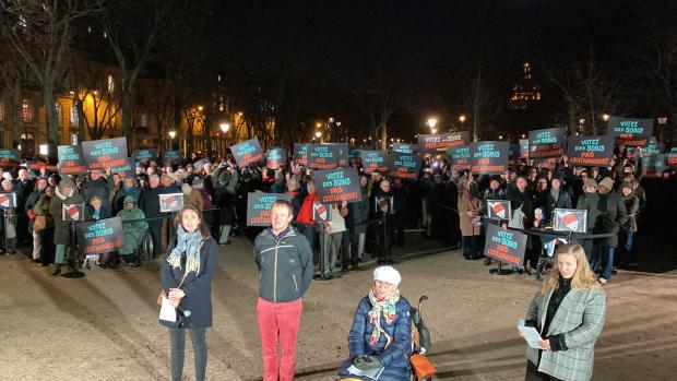MANIFESTATION-FIN-DE-VIE-ASSEMBLEE-NATIONALE