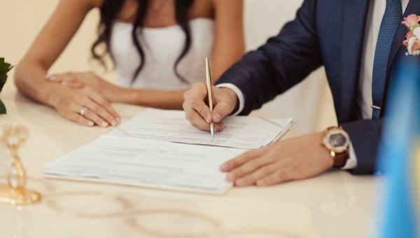 MARIAGE-MAIRIE-SHUTTERSTOCK