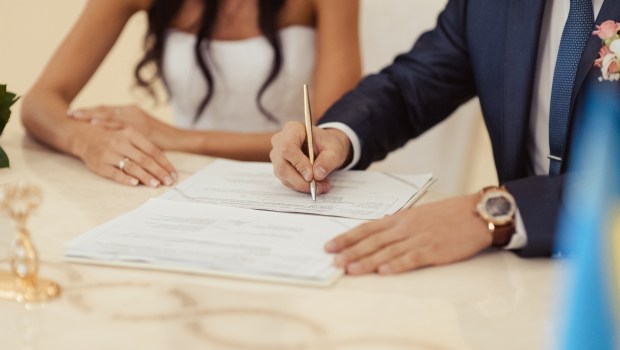 MARIAGE-MAIRIE-SHUTTERSTOCK