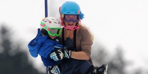 Jeux d’hiver 2026 : quand la passion du ski unit une mère et son fils sur les pistes