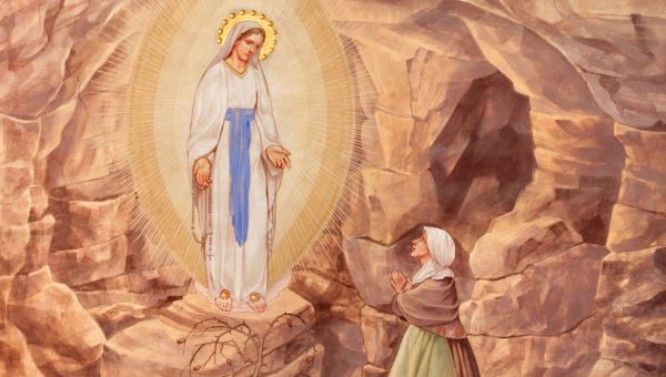 VIERGE-MARIE-BERNADETTE-LOURDES-SHUTTERSTOCK