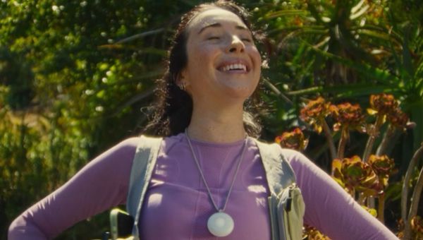 Corner Item Image - Un “ami” autour du cou : l’illusion relationnelle selon Friend.com