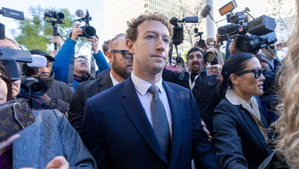 Mark Zuckerberg, PDG de Meta, arrive au tribunal civil de Los Angeles, le 18 février 2026.