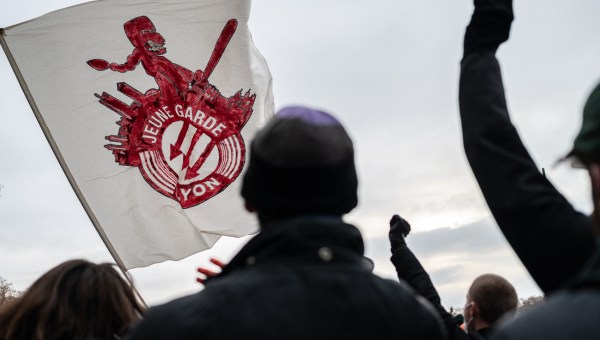 drapeau-jeune-garde-lyon-afp