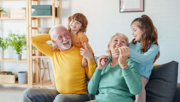 S’occuper de ses petits-enfants a des bienfaits inattendus pour le cerveau