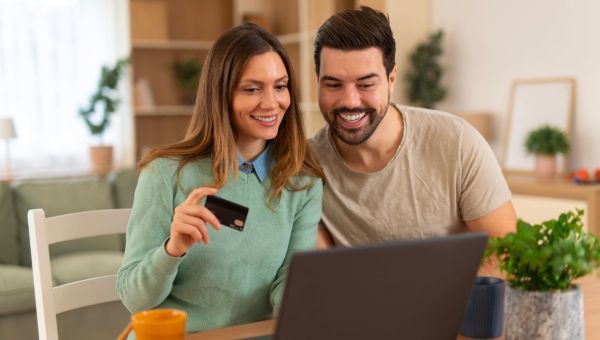 Les jeunes couples réinventent la gestion de l’argent