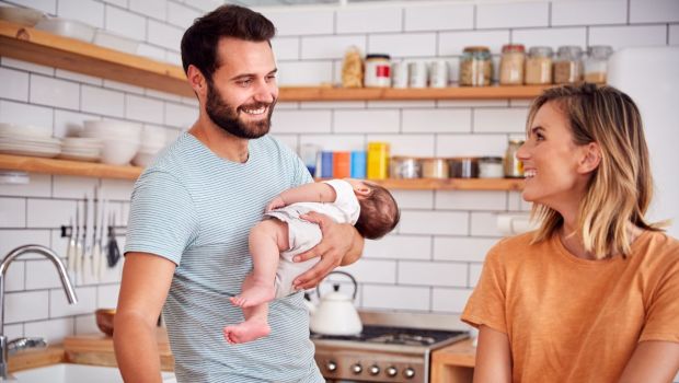 Le mois d'or : la précieuse place du père durant le post-partum