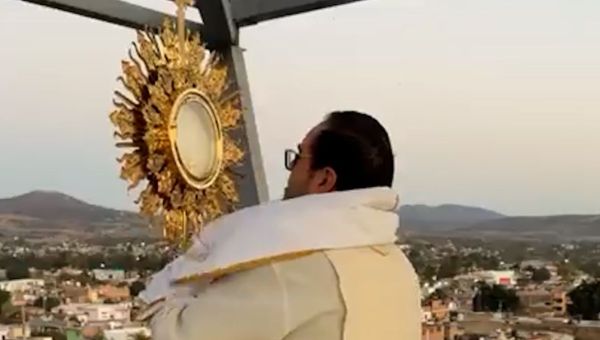 Une bénédiction eucharistique pour répondre à la violence