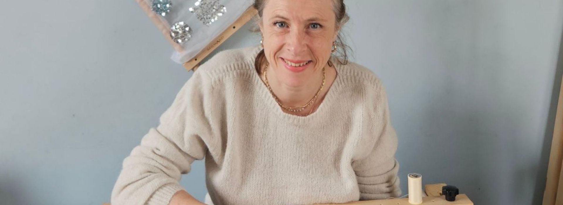 Anne-Lise Mesnard, du droit à la broderie d’art