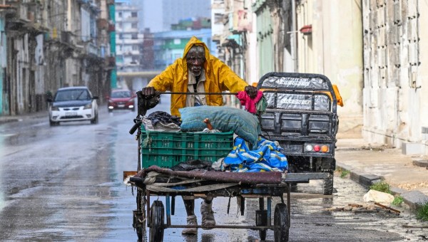 Corner Item Image - Cuba au bord du gouffre