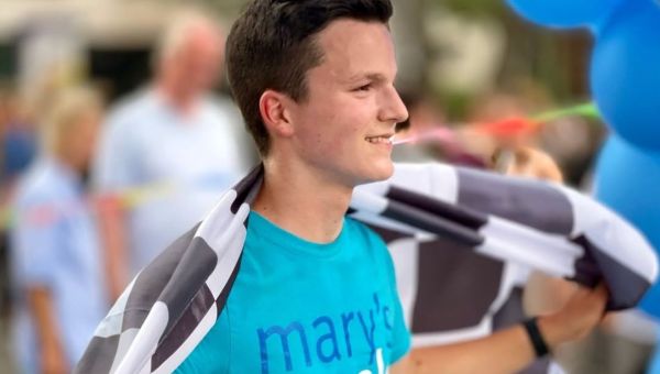 Denis Holub après avoir couru près de 1200km au profit de Mary's Meal en 2022.